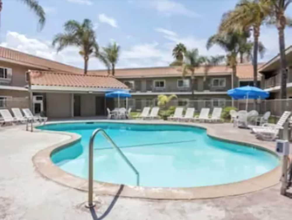 Travelodge By Wyndham Hemet Ca Kültér fotó