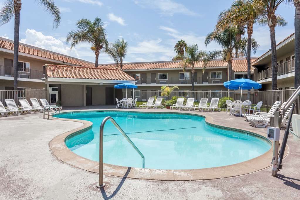 Travelodge By Wyndham Hemet Ca Létesítmények fotó